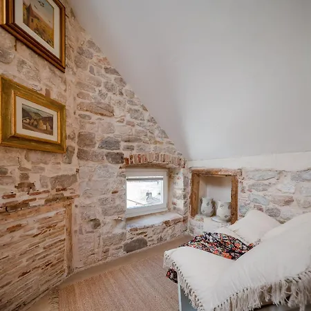 Diocletian's Gem - Zf Center Split